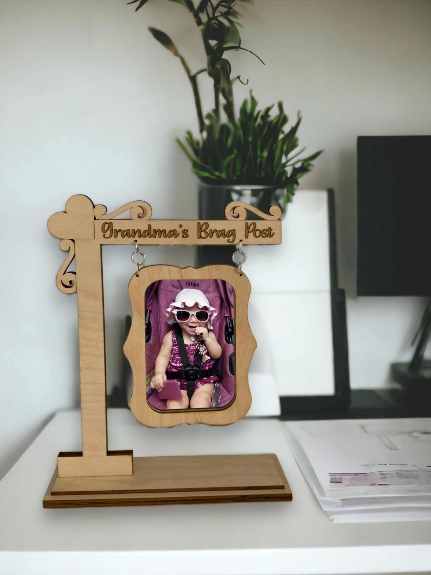 Brag Post picture frame